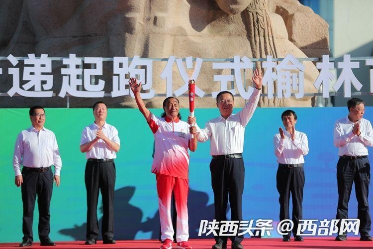 塞上古城开跑！ 十四运会和残特奥会火炬在榆林传递